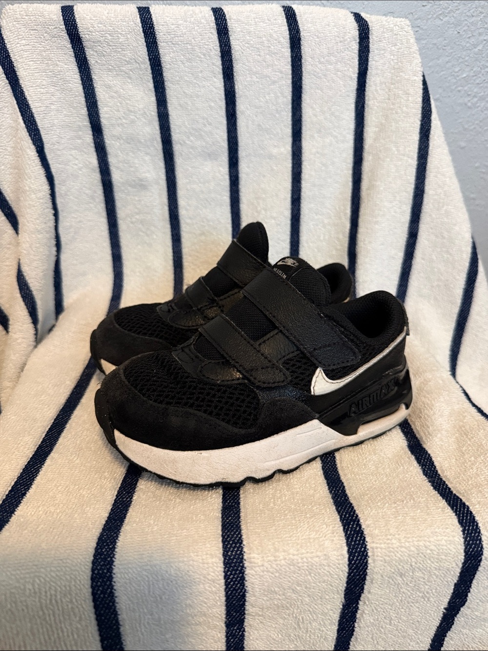 Nike AirMax Kids Black and White Velcro Athletic Sneakers